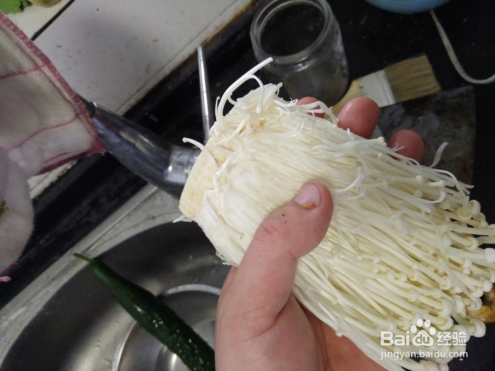 金针菇的根部剪切