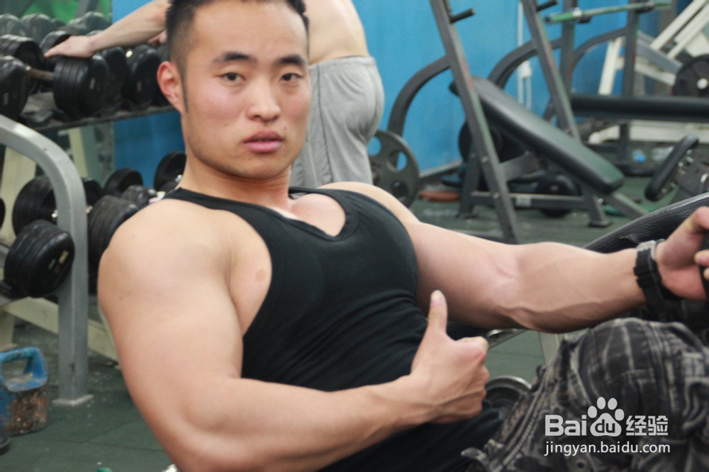 如何安排胸肌和腹肌训练