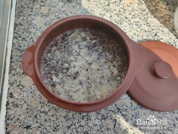 如何制作冰糖银耳炖雪梨