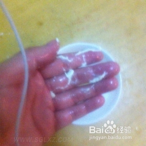 口香糖遇到油会化掉吗?