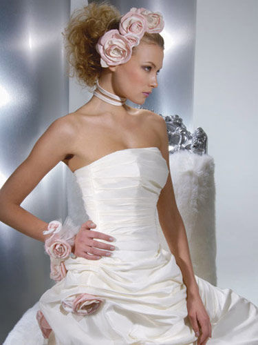 大连结婚流行婚纱如何选择