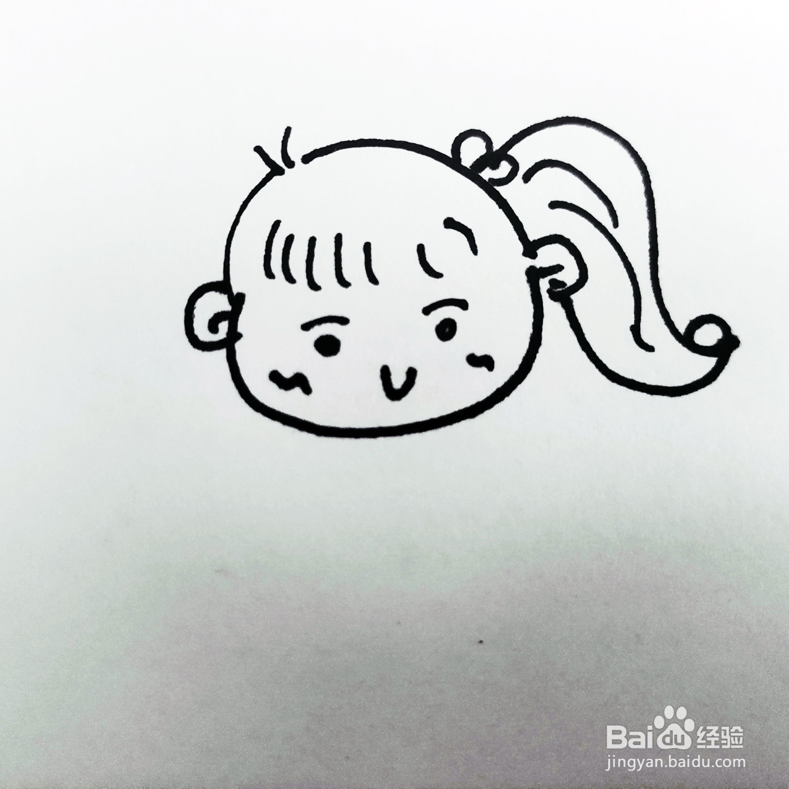 我们如何来画卡通漂亮的女孩简笔画呢