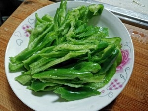 健康养生佳品青椒牛肉丝的做法