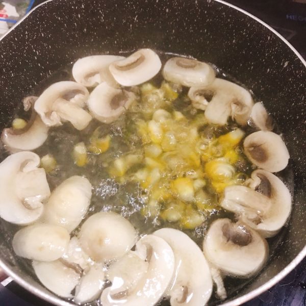 奶香虾仁蘑菇汤