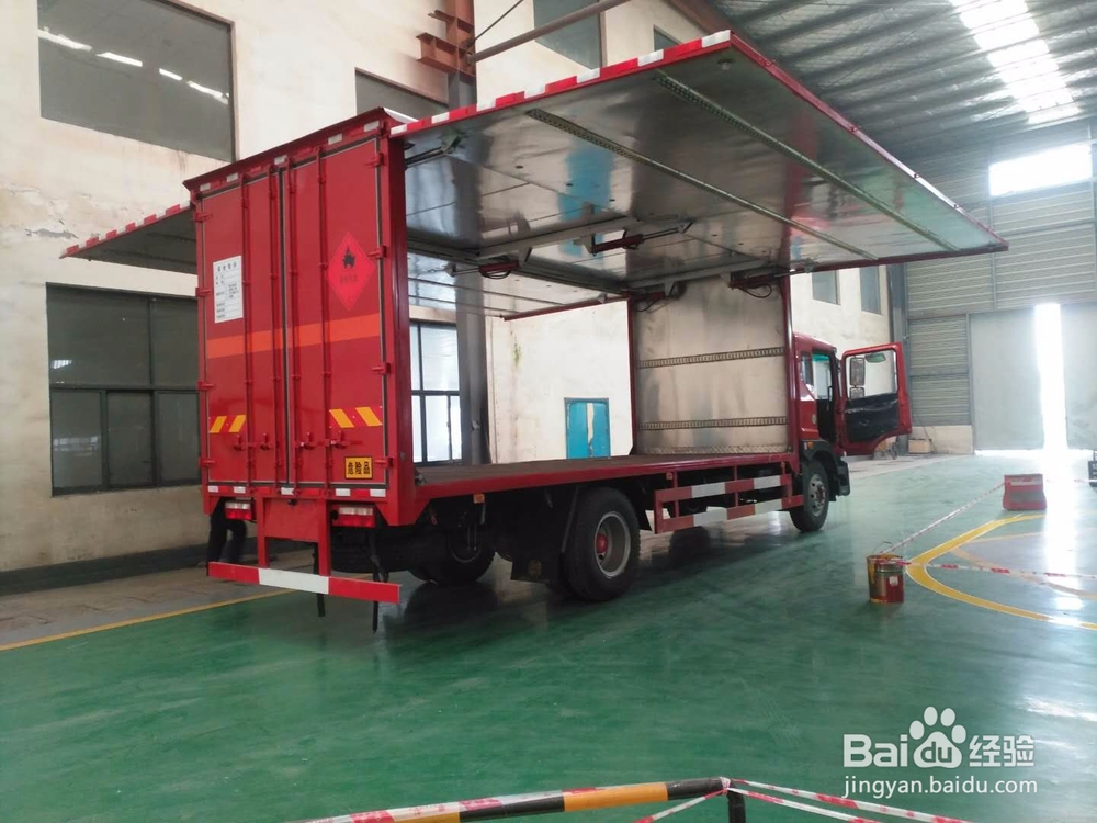 危险品厢式运输车如何选择翼展？