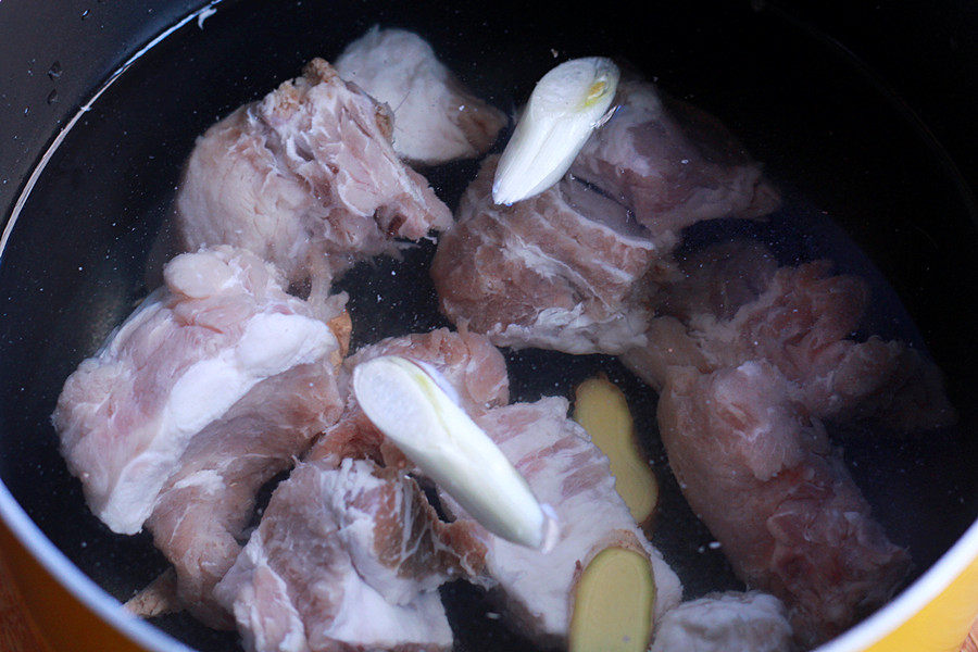 想吃排骨香菇焖饭？看完就能轻松学会