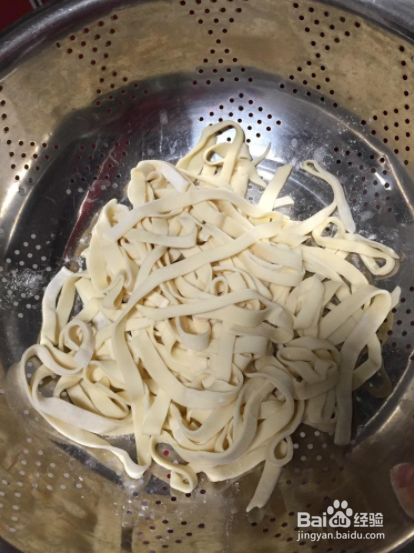 今天给大家分享一道简单又好吃的手擀面