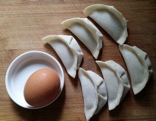 抱蛋煎饺制作的攻略