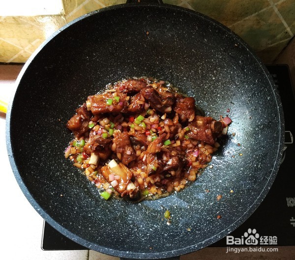 如何做香辣腊排骨?