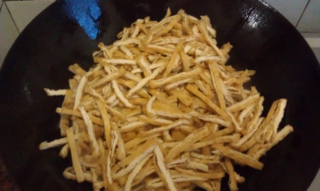 尖椒豆干炒肉丝，不要舔屏幕哦