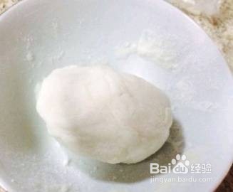 用糯米粉加它做的一道甜品小吃