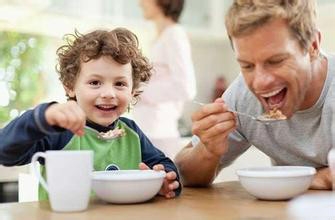 怎样让孩子自己吃饭