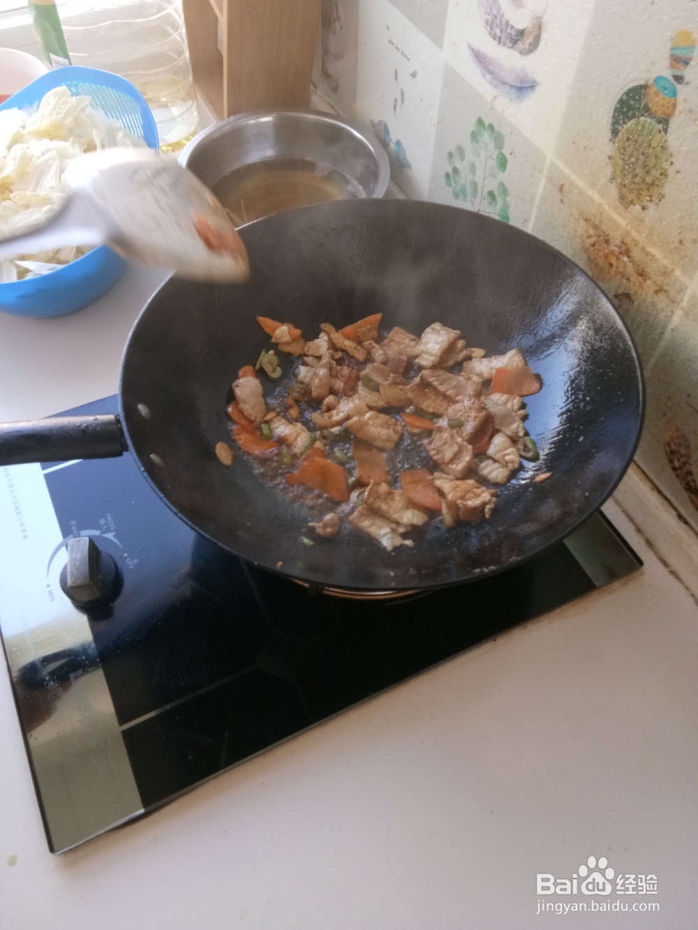 家常木耳白菜炒肉的做法