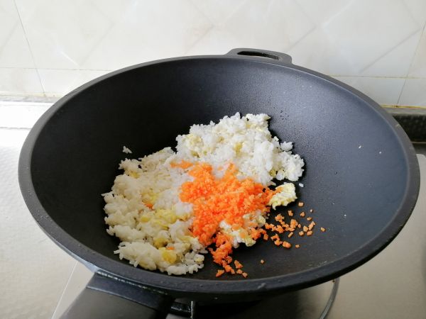 粒粒分明葱花蛋炒饭
