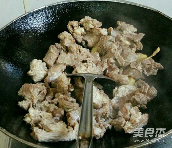 红酒土豆焖牛腩