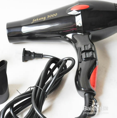 如何巧用吹风机？