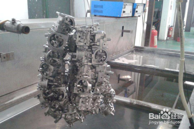 在这款压铸铝光亮清洗剂面前,油污统统不是问题!