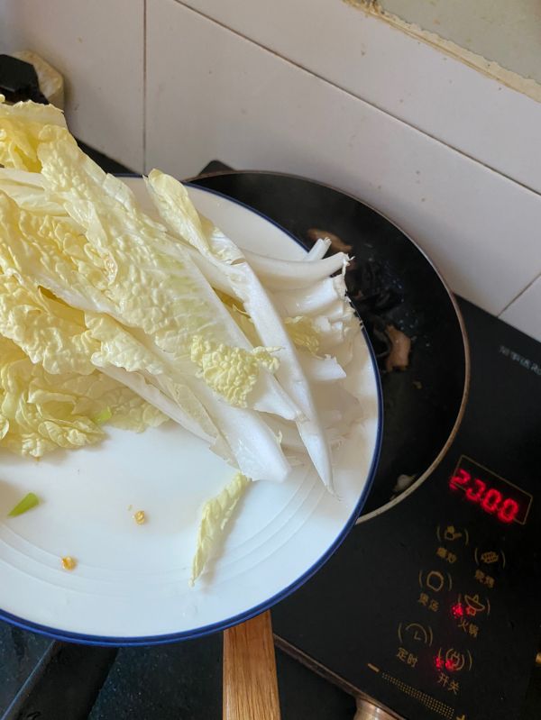 娃娃菜木耳炒肉