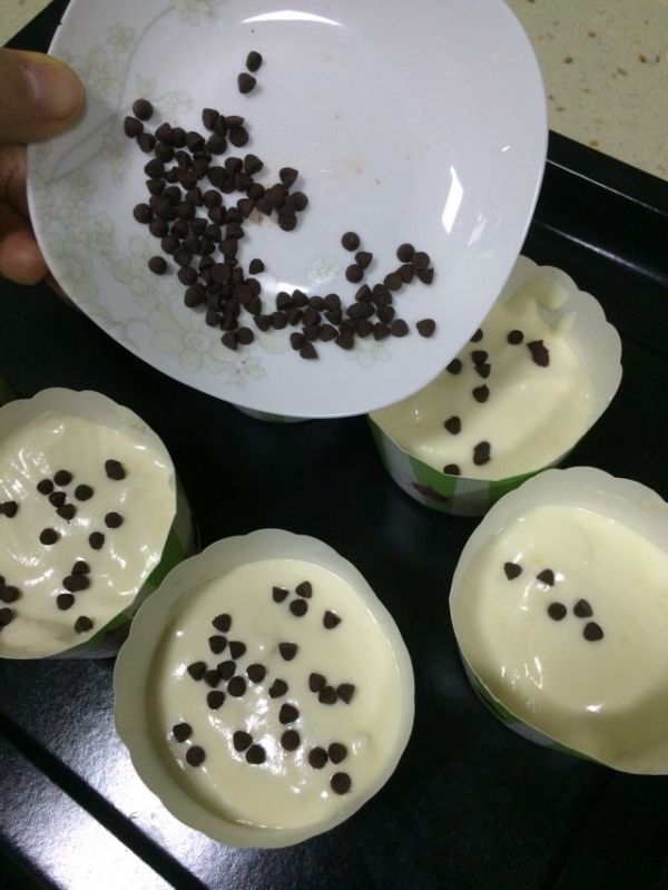 巧克力豆戚风纸杯蛋糕