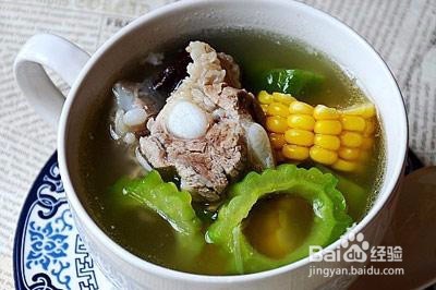 夏天降暑必备--苦瓜玉米排骨汤