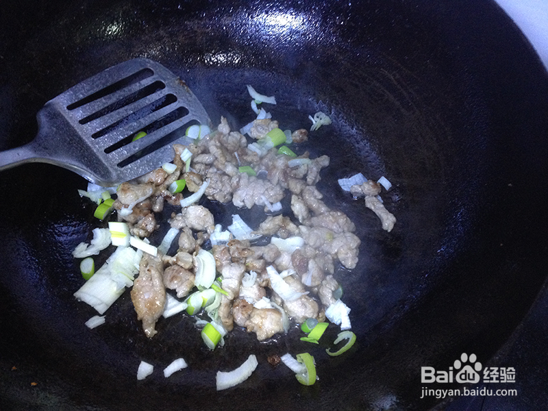 芹菜粉条炒肉丝的做法