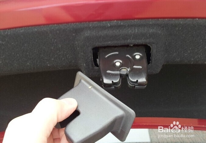 科鲁兹后备箱开关手抠失灵牌照灯不亮后更换