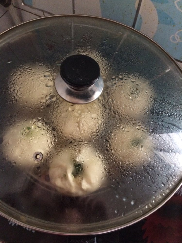 韮菜鸡蛋木耳包子的做法