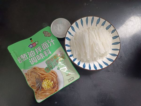 凉拌葱油萝卜丝