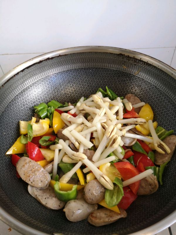 黑椒肠炒彩椒花生芽