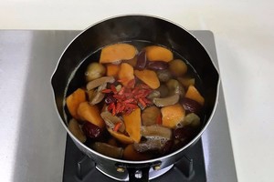 秋冬补气血糖水～栗子红薯甜汤