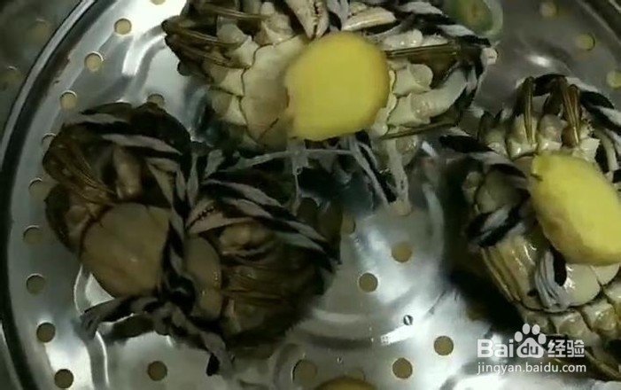 清蒸螃蟹配自制料汁