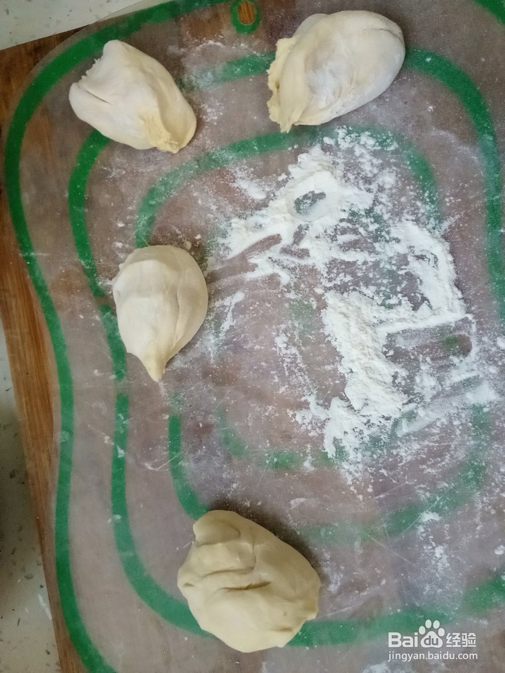 烙南瓜发面火腿肠卷