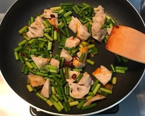 食补佳品小炒南国藕蛋的做法