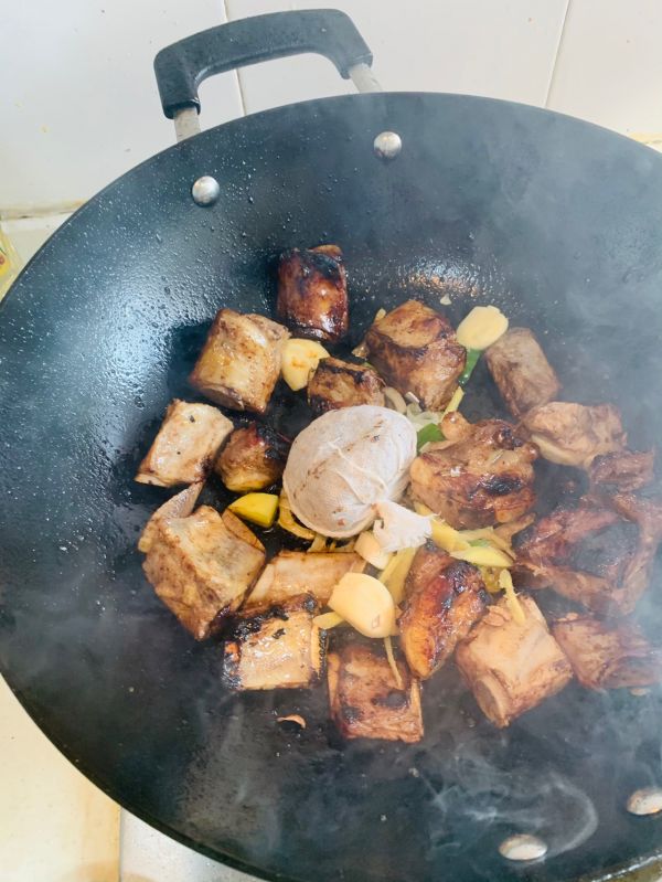 红烧排骨炖土豆板栗