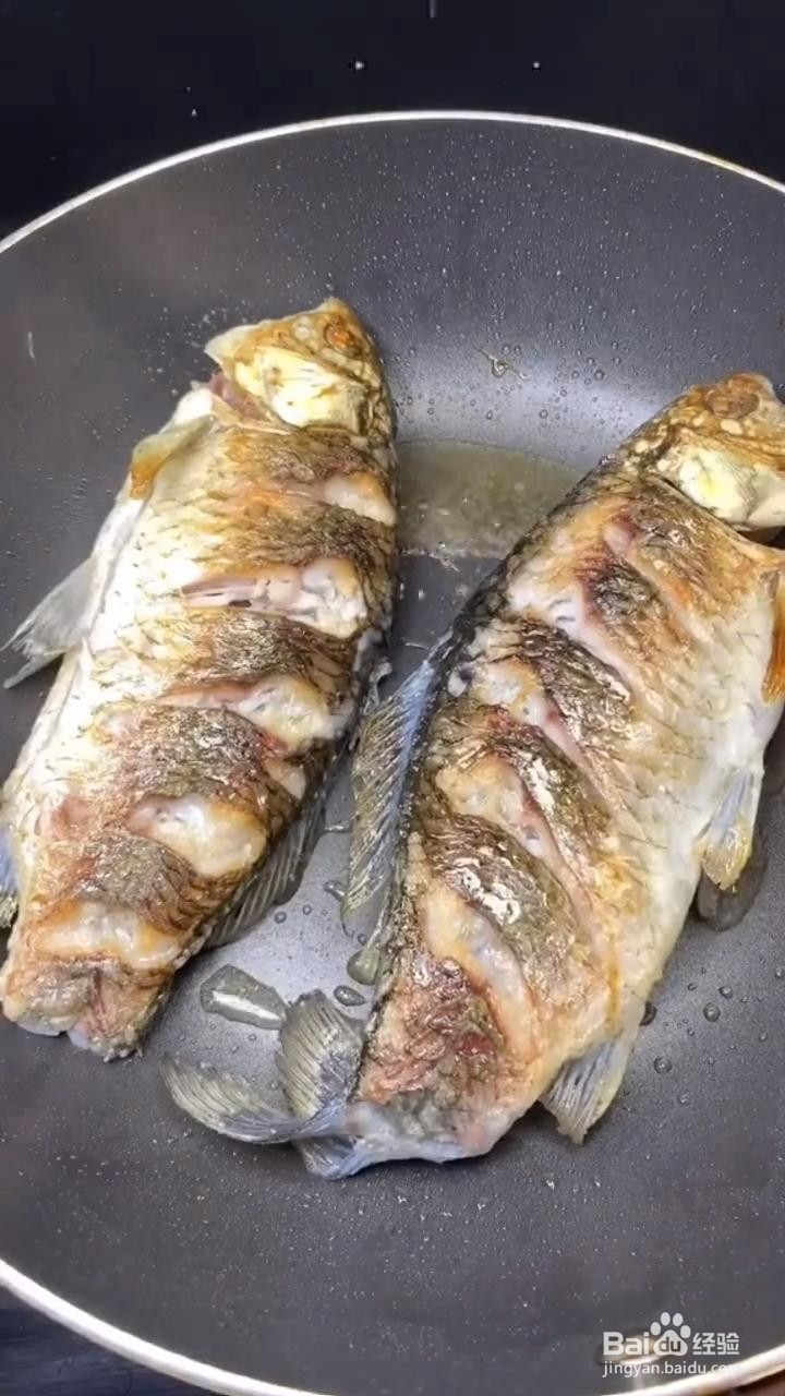 如何制作红烧鲫鱼？