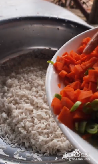 怎么做腊肠杂粮竹筒饭？