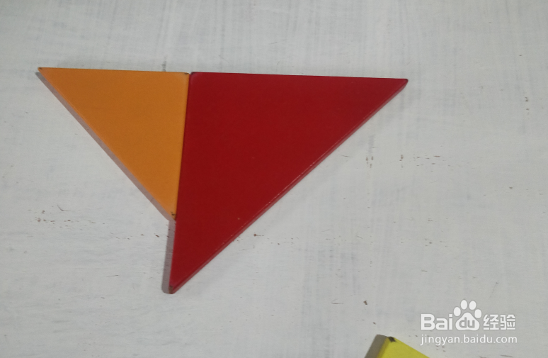 用七巧板怎样拼一只游泳的企鹅?