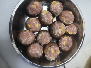 香菇蒸肉虾丸步骤