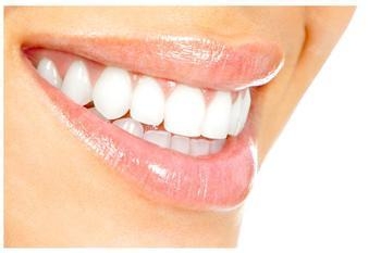 如何去除黄渍使牙齿变白