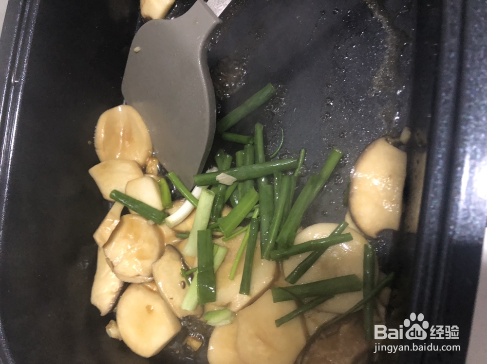 香气浓郁的素炒鸡腿菇