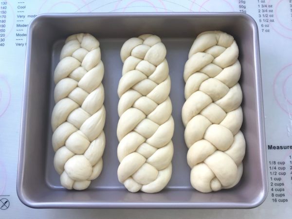 烫种芝麻辫子面包