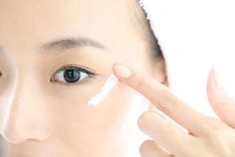 消除眼部脂肪粒的常用方法