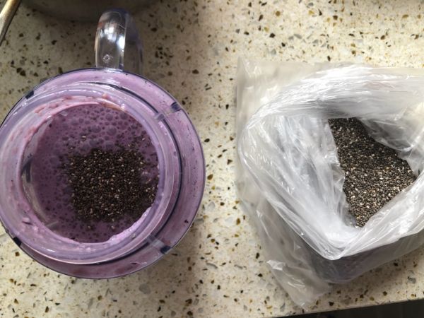奇亚籽葡萄燕麦坚果杯快手减肥早餐