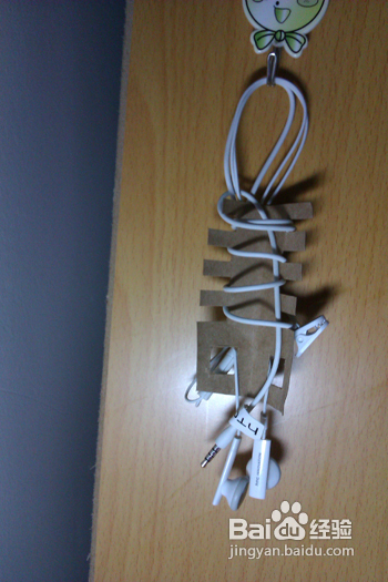 怎样收纳各个凌乱的耳机.