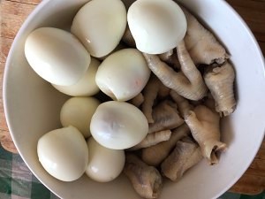 教你怎么做不加水的卤鸡蛋鸡爪