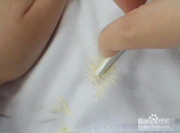 蛋糕弄衣服上怎么洗掉