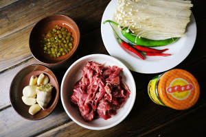 金针酸汤肥牛萌煲煲教你做