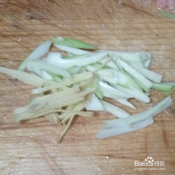 猪肉炒芹菜的做法
