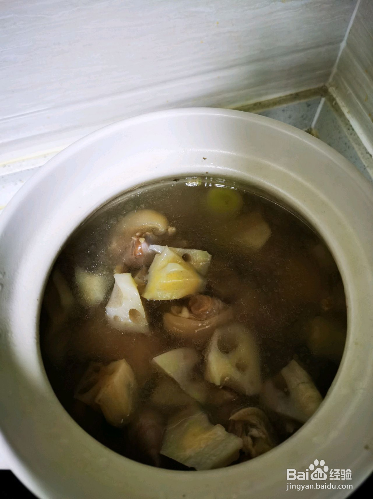 私家猪蹄莲藕汤的做法