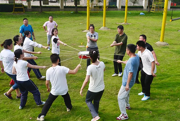 公司团建是干什么